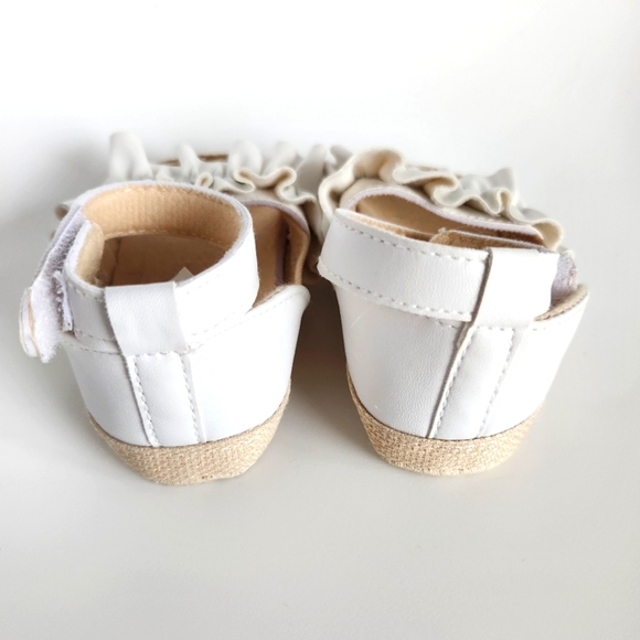 White Ruffled Girl Summer Sandals Infant Size 3 (5 inch) - Picture 3 of 5